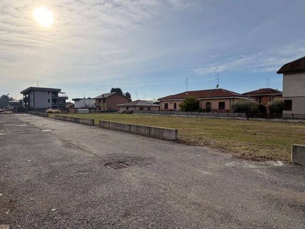 villa in vendita a Lainate in zona Barbaiana