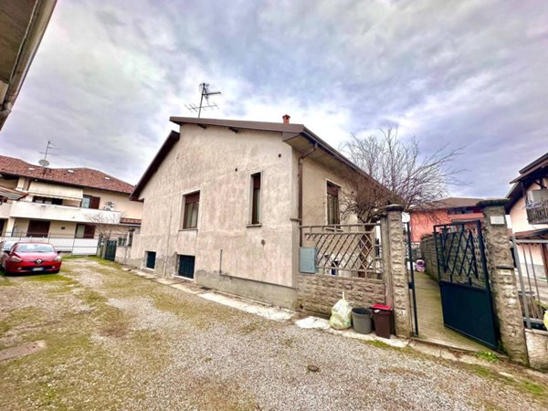 casa indipendente in vendita a Lainate