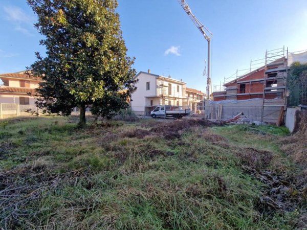 terreno edificabile in vendita a Lainate