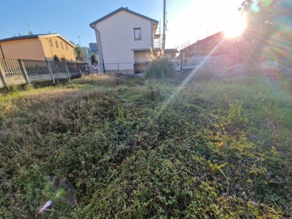 casa indipendente in vendita a Lainate
