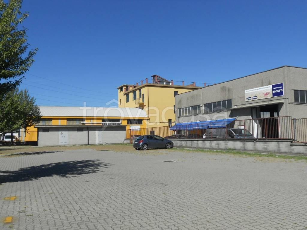 locale di sgombero in vendita a Lainate