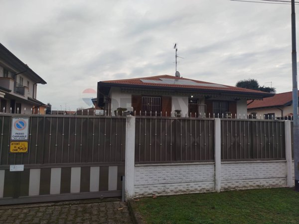 casa indipendente in vendita a Lainate