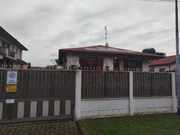 casa indipendente in vendita a Lainate