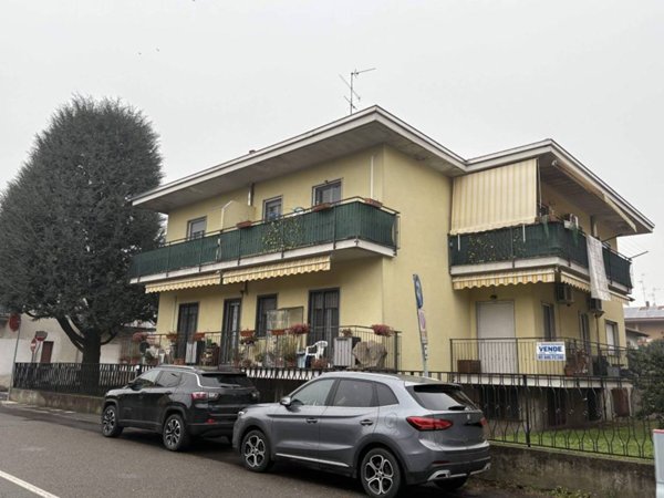 appartamento in vendita a Lainate in zona Barbaiana