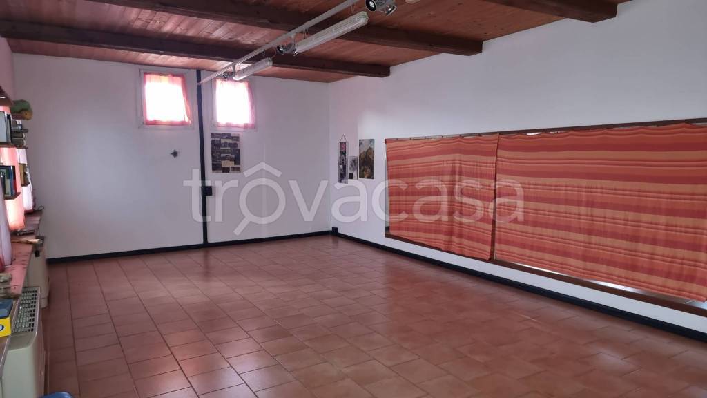 locale commerciale in vendita a Lainate