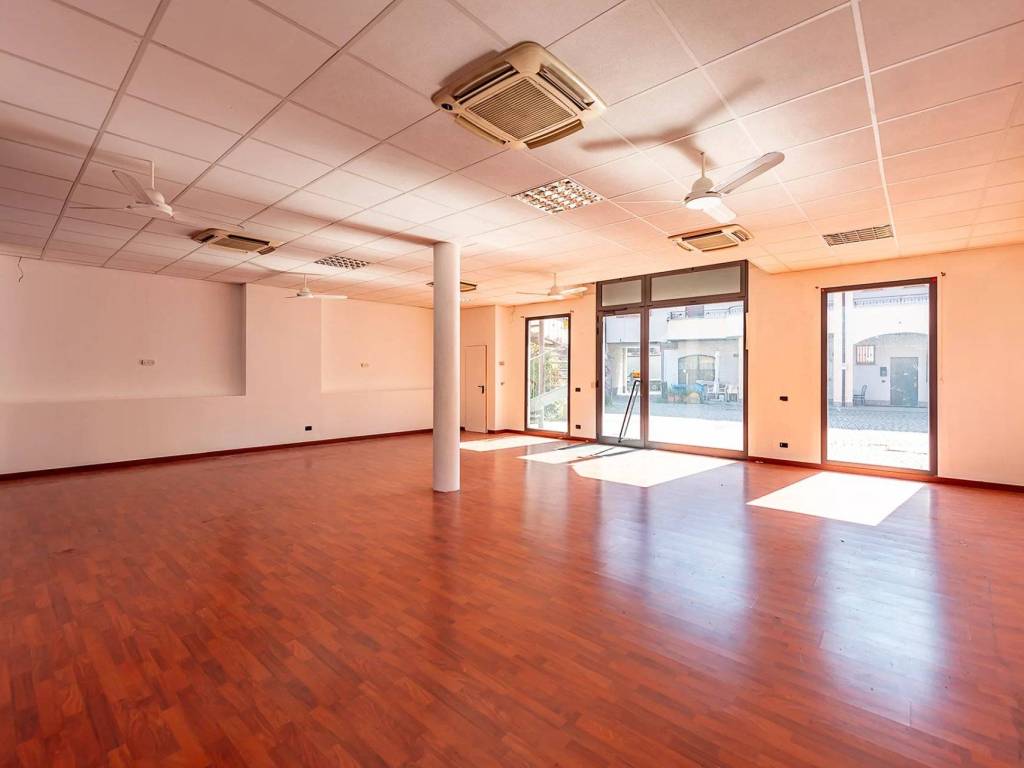 negozio in vendita a Lainate