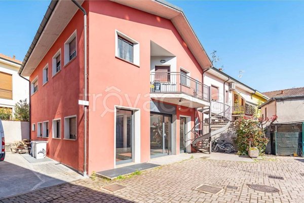 negozio in vendita a Lainate