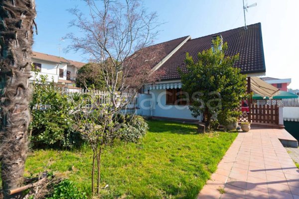 casa indipendente in vendita a Lainate