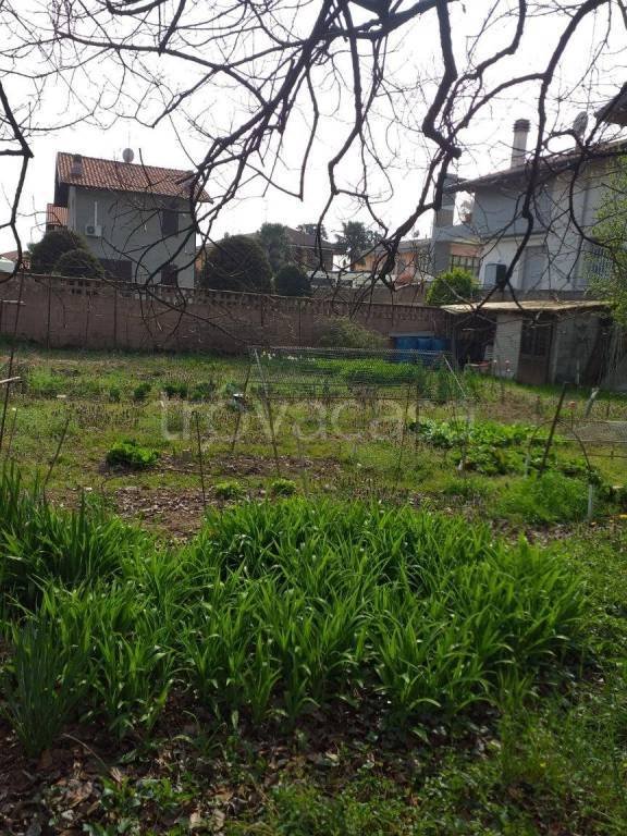casa indipendente in vendita a Lainate