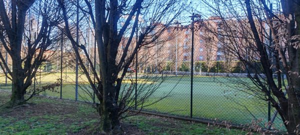 casa indipendente in vendita a Lainate in zona Barbaiana