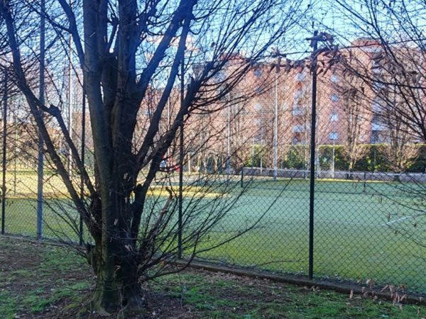 casa indipendente in vendita a Lainate in zona Barbaiana
