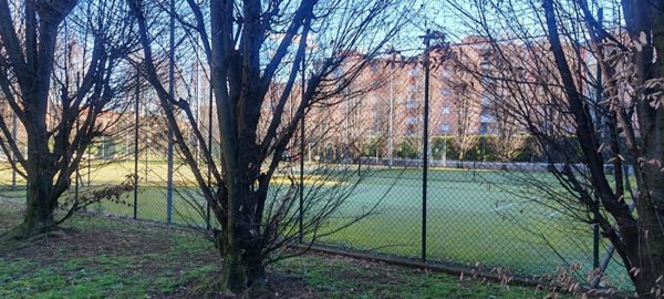 casa indipendente in vendita a Lainate in zona Barbaiana