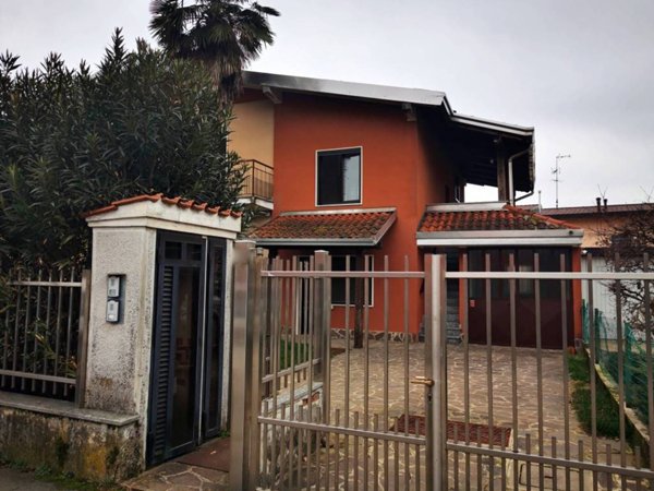 appartamento in vendita a Lainate in zona Barbaiana