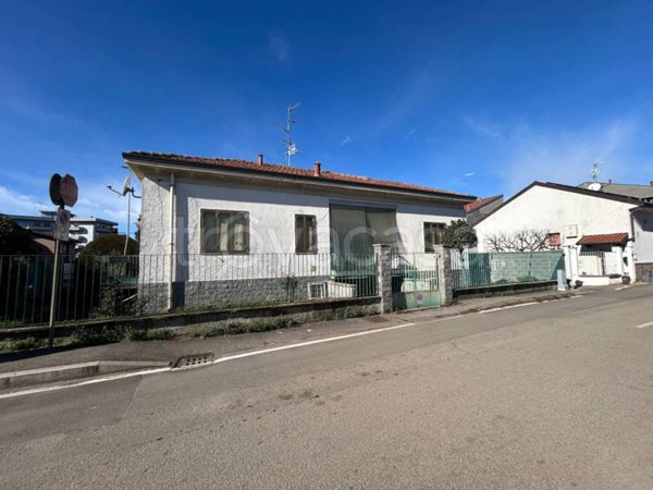 casa indipendente in vendita a Lainate