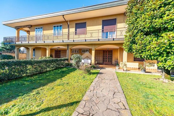 casa indipendente in vendita a Lainate