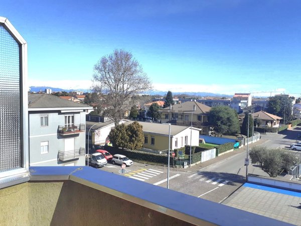 appartamento in vendita a Lainate in zona Pagliera