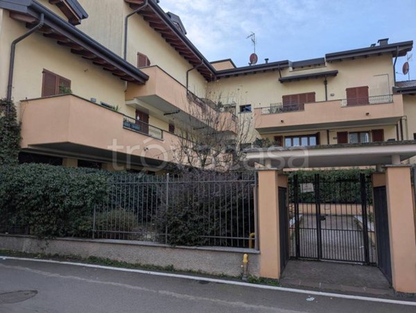 appartamento in vendita a Lainate in zona Barbaiana