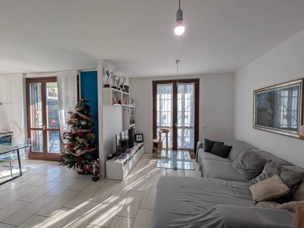 appartamento in vendita a Lainate in zona Barbaiana
