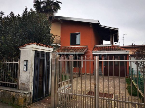 appartamento in vendita a Lainate in zona Barbaiana