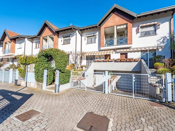 casa indipendente in vendita a Lainate