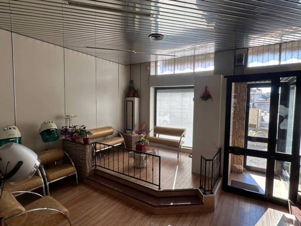 negozio in vendita a Lainate in zona Barbaiana