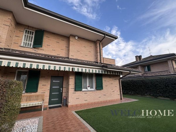 casa indipendente in vendita a Lainate