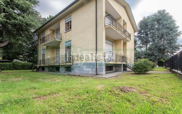 casa indipendente in vendita a Lainate
