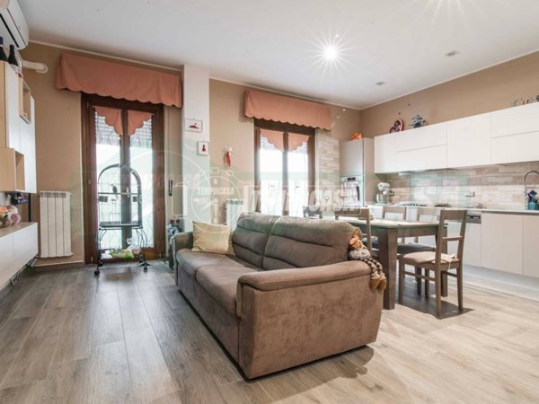 appartamento in vendita a Lainate in zona Barbaiana