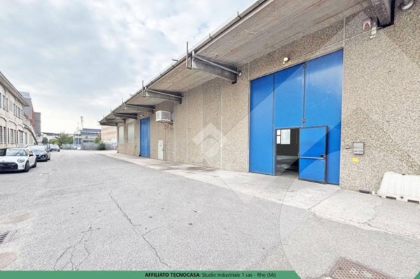 locale commerciale in vendita a Lainate