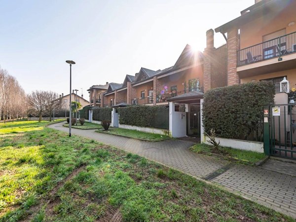casa indipendente in vendita a Lainate