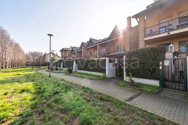 casa indipendente in vendita a Lainate