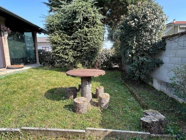 casa indipendente in vendita a Lainate