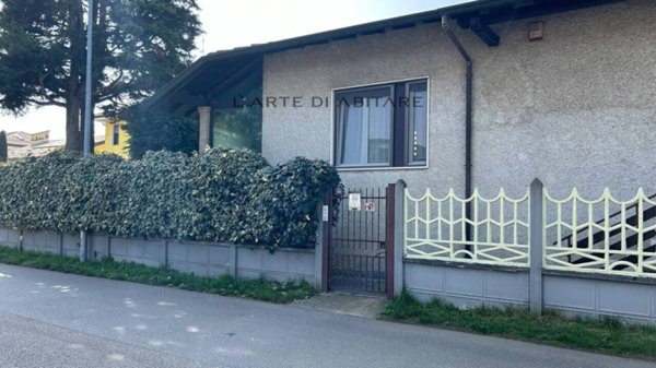 casa indipendente in vendita a Lainate