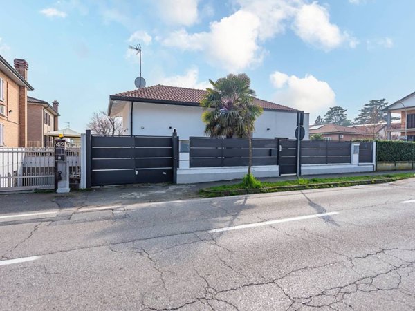 casa indipendente in vendita a Lainate