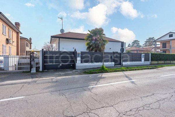 casa indipendente in vendita a Lainate