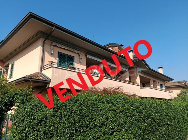 appartamento in vendita a Lainate in zona Pagliera