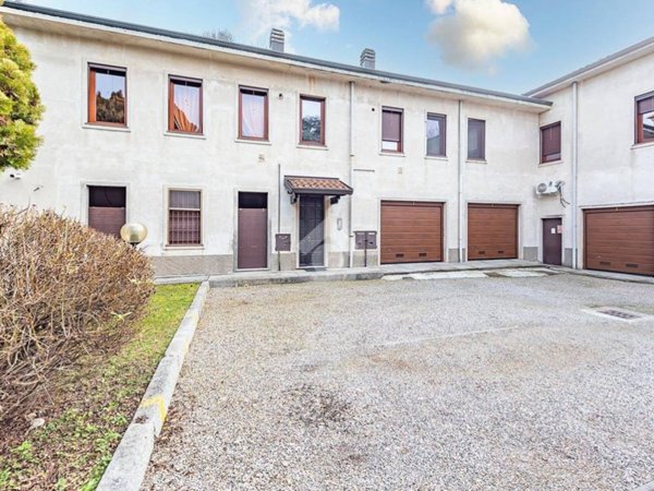 appartamento in vendita a Lainate in zona Barbaiana