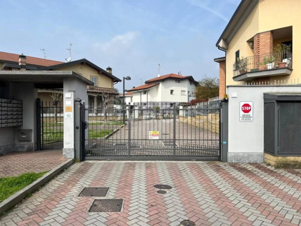 negozio in vendita a Lainate