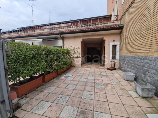 appartamento in vendita a Lainate in zona Pagliera