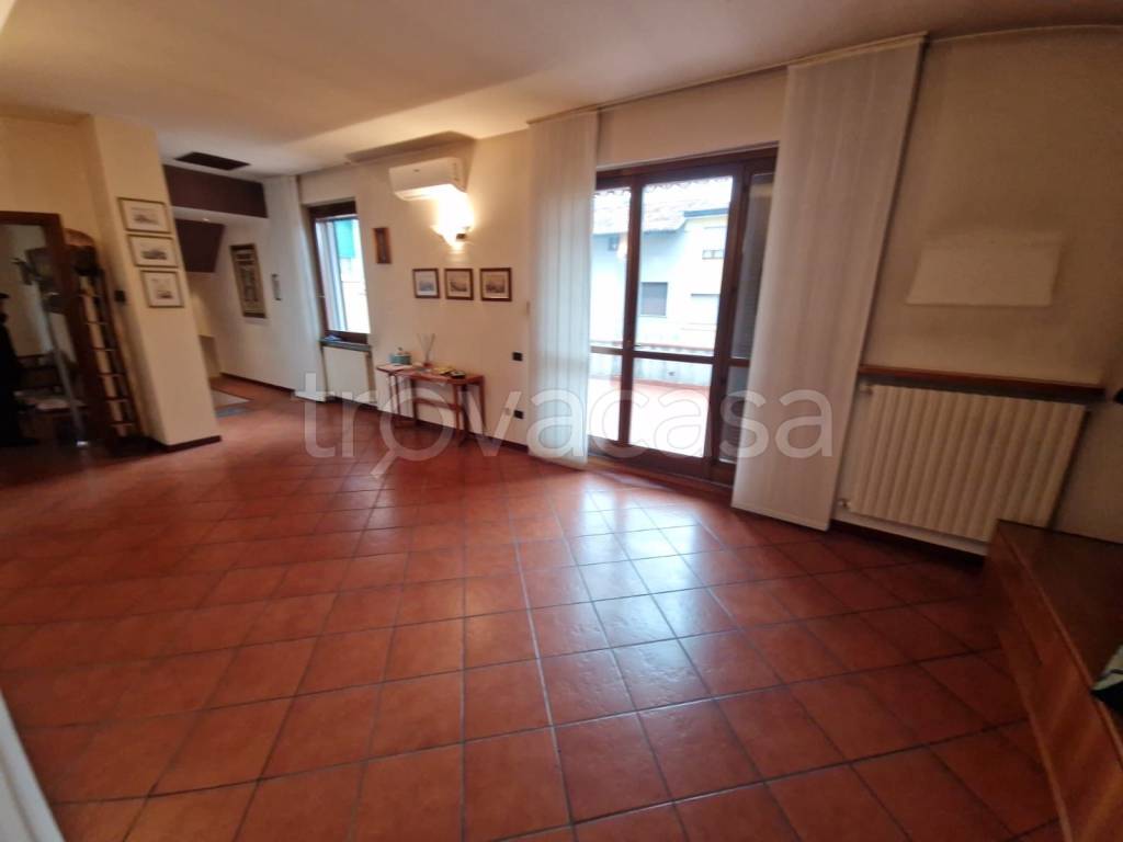 appartamento in vendita a Lainate in zona Pagliera