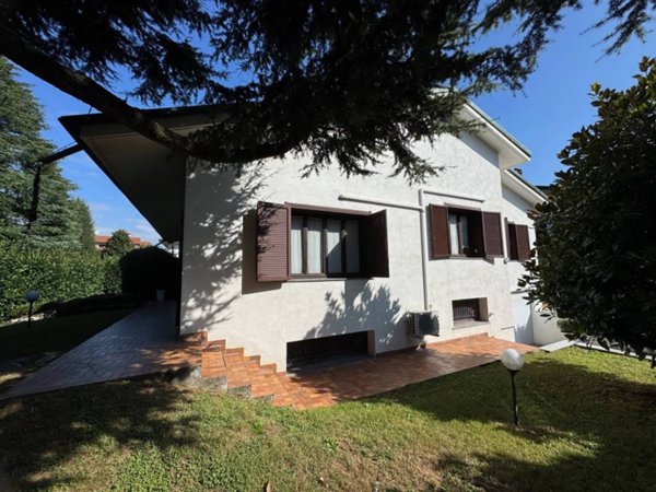 casa indipendente in vendita a Lainate