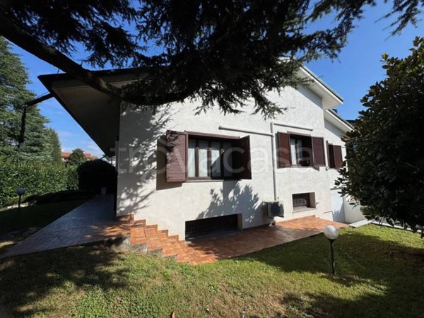 casa indipendente in vendita a Lainate