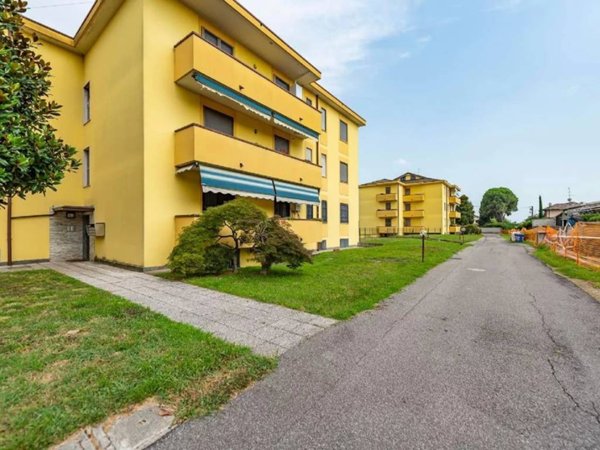 ufficio in vendita a Lainate in zona Barbaiana