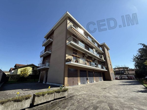 appartamento in vendita a Lainate in zona Barbaiana