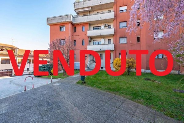 appartamento in vendita a Lainate in zona Barbaiana