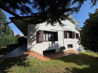 casa indipendente in vendita a Lainate