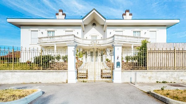 casa indipendente in vendita a Lainate