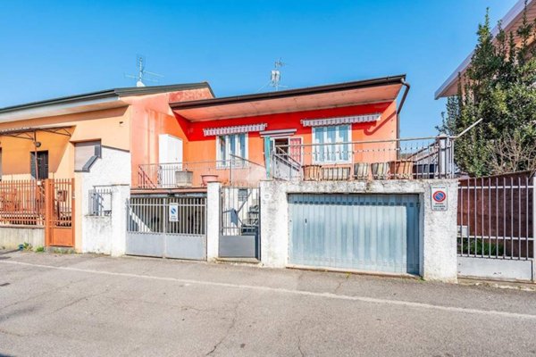 casa indipendente in vendita a Lainate
