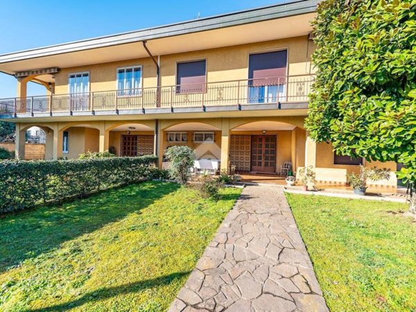 casa indipendente in vendita a Lainate