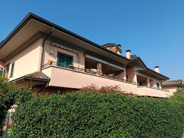 appartamento in vendita a Lainate in zona Pagliera